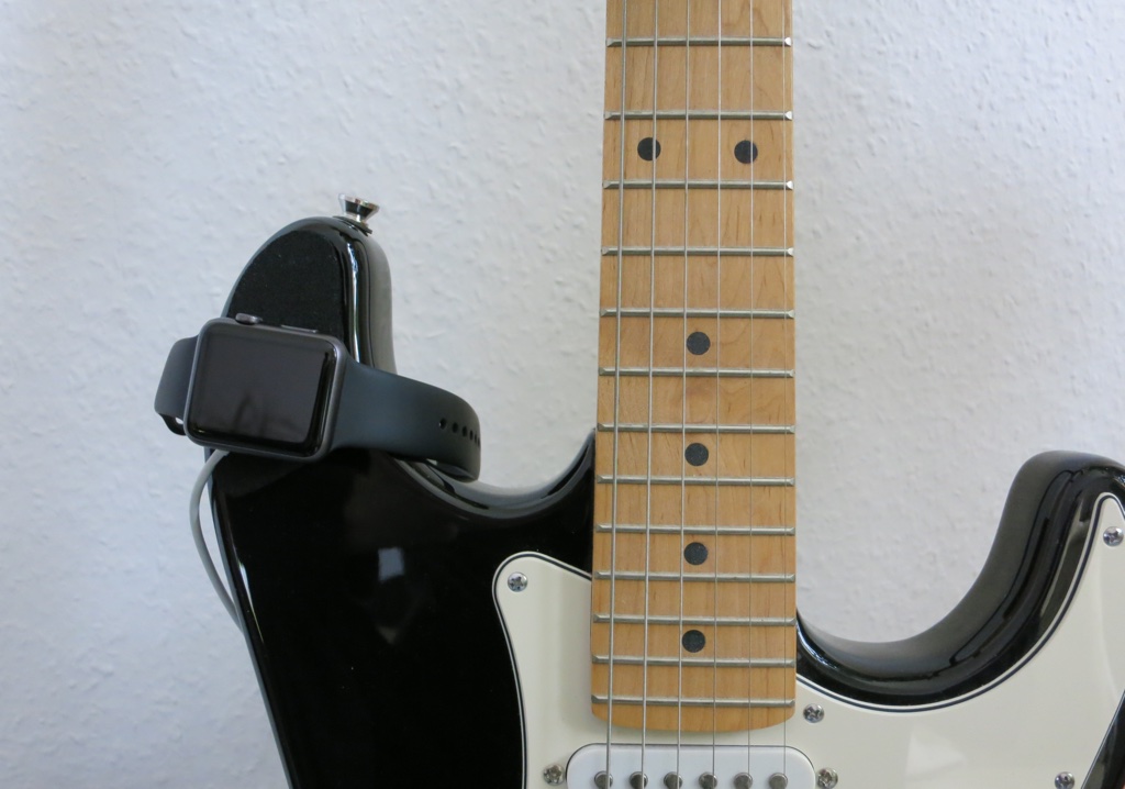 Beispiel Gitarre als Ladestation für Apple Watch