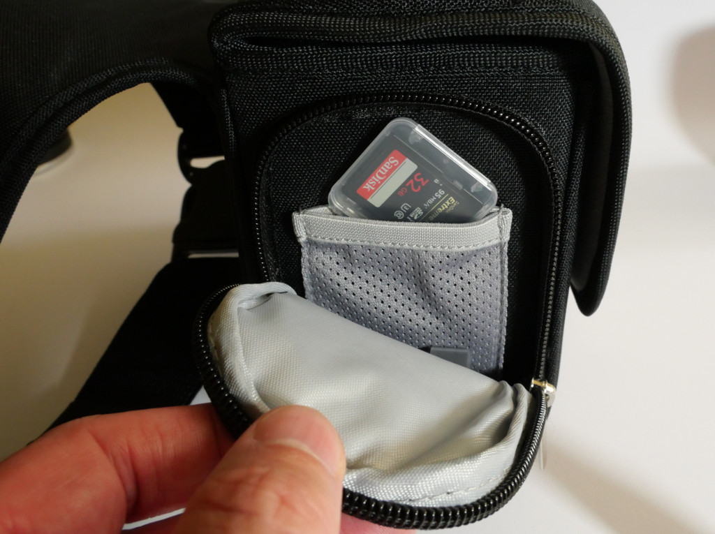 Test Cosyspeed Camslinger Speedomatic Kompakte DSLR- und DSLM-Kameratasche für die Hüfte Seitentasche mit Reißverschluss