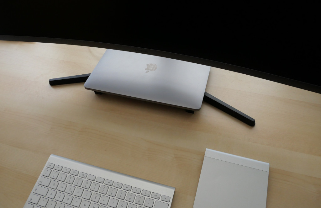 Platzsparender Ständer für MacBook Pro 13 aus dem 3D-Drucker