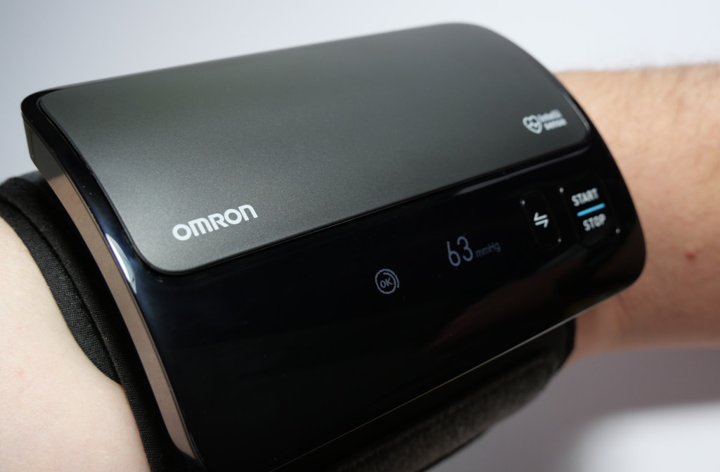 Test Omron Evolv HEM-7600T-E Bluetooth-Blutdruckmessgerät mit Apple-Health-Anbindung Messung
